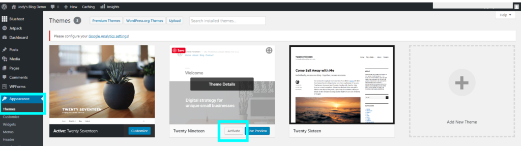Activate a new blog theme in WordPress.